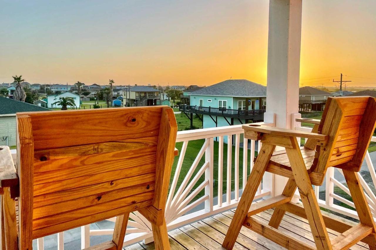 Chic Crystal Beach Escape With Deck - Walk To Beach! Bolivar Peninsula Kültér fotó