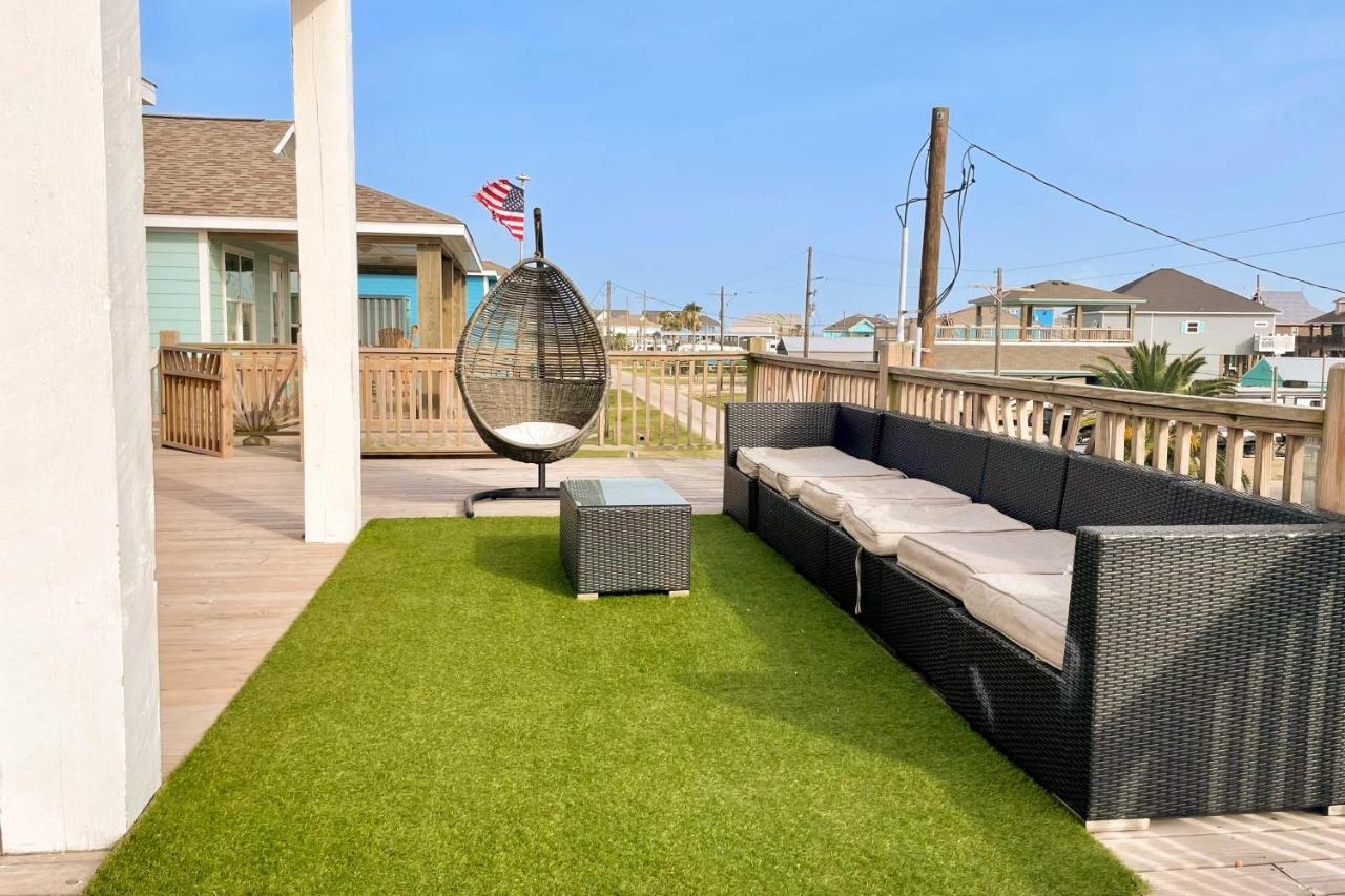 Chic Crystal Beach Escape With Deck - Walk To Beach! Bolivar Peninsula Kültér fotó